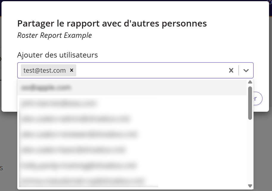 Une capture d'écran du menu contextuel « Ajouter des utilisateurs » qui s'affiche lorsque l'on choisit les personnes avec lesquelles partager un rapport.